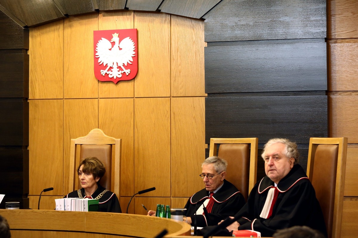 Sędziowie Małgorzata Pyziak-Szafnicka, Stanisław Rymar i Andrzej Rzepliński podczas rozprawy