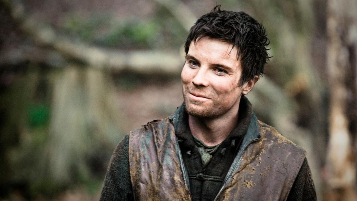 Powrót Gendry'ego do "Gry o tron" to jeden z najbardziej oczekiwanych momentów. Czujni fani spotkali na lotnisku w Belfaście odtwórcę tej roli. Czy to oznacza, że postać pojawi się w 7. sezonie?