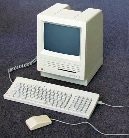 Macintosh SE pojawił się w 1987 roku (ekran 9-calowy o rozdzielczości 512 × 342)