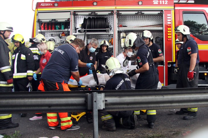 A szörnyű baleset után többeknek a helyszínen volt szüksége életmentő beavatkozásra /Fotó: Szabó-Bisztricz Anett tűzoltó százados, Fejér MKI 