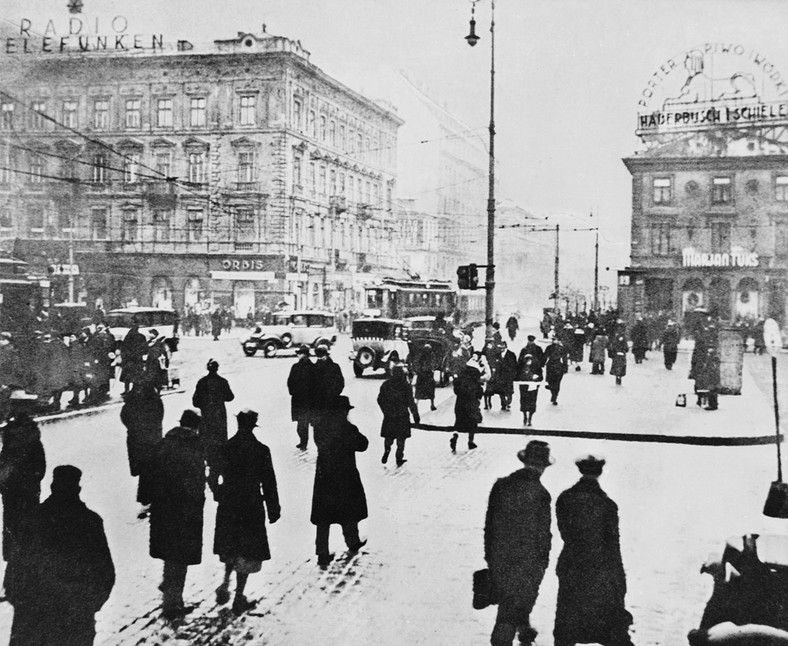 Warszawa 1930. Skrzyżowanie ulicy Marszałkowskiej z Alejami Jerozolimskimi