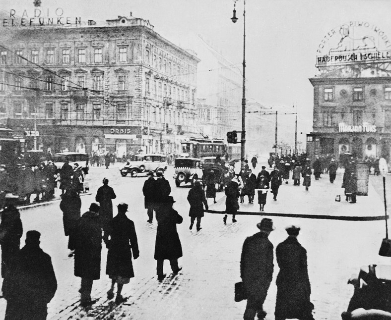 Warszawa 1930. Skrzyżowanie ulicy Marszałkowskiej z Alejami Jerozolimskimi