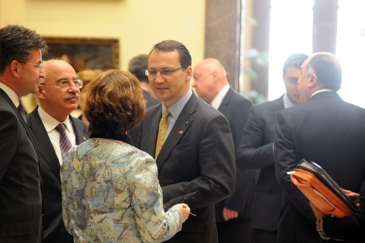 Minister Spraw Zagranicznych Radosław Sikorski. Na stanowisku od 2007 roku. Wiceprzewodniczący Platformy Obywatelskiej