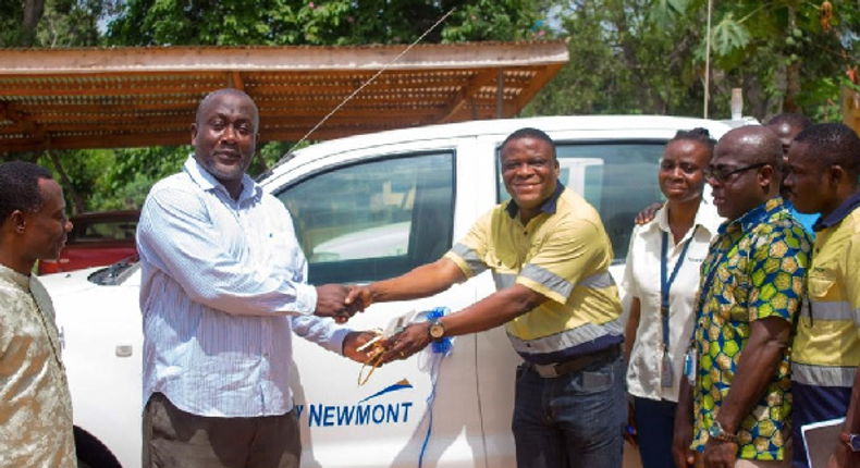 Mr. Felix Apo, Senior Manager, Sustainability and External Relations Manager(Newmont Akyem Mine) presenting the car key to Hon. Nana Raymond Damptey, Birim North District Assembly Chief Executive (DCE)