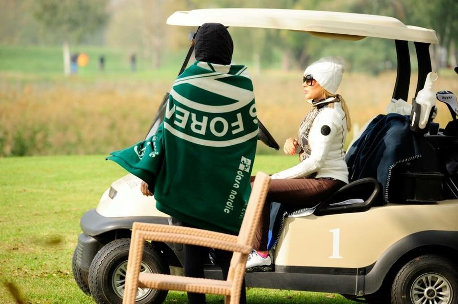 Zawodników i kibiców po polu woziły tradycyjnie Meleksy