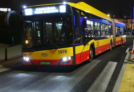 Autobus zablokował drogę kolumnie prezydenckiej. Jechał nim dziennikarz TVN