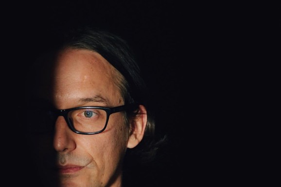 VEČE POEZIJE U KUĆI ĐURE JAKŠIĆA Promocija zbirki pesnika Bruknera oduševila publiku!