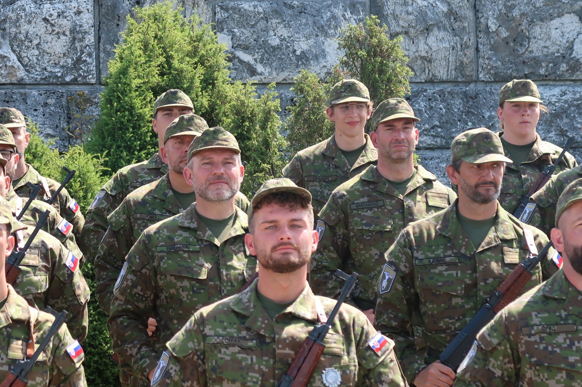 Slávnostnú prísahu v rámci pilotného výcviku Národných obranných síl (NOS) zložili aj prezident SR Peter Pellegrini a minister obrany SR Robert Kaliňák.