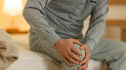 Co oznacza ból kolan w nocy? To typowy objaw jednej choroby