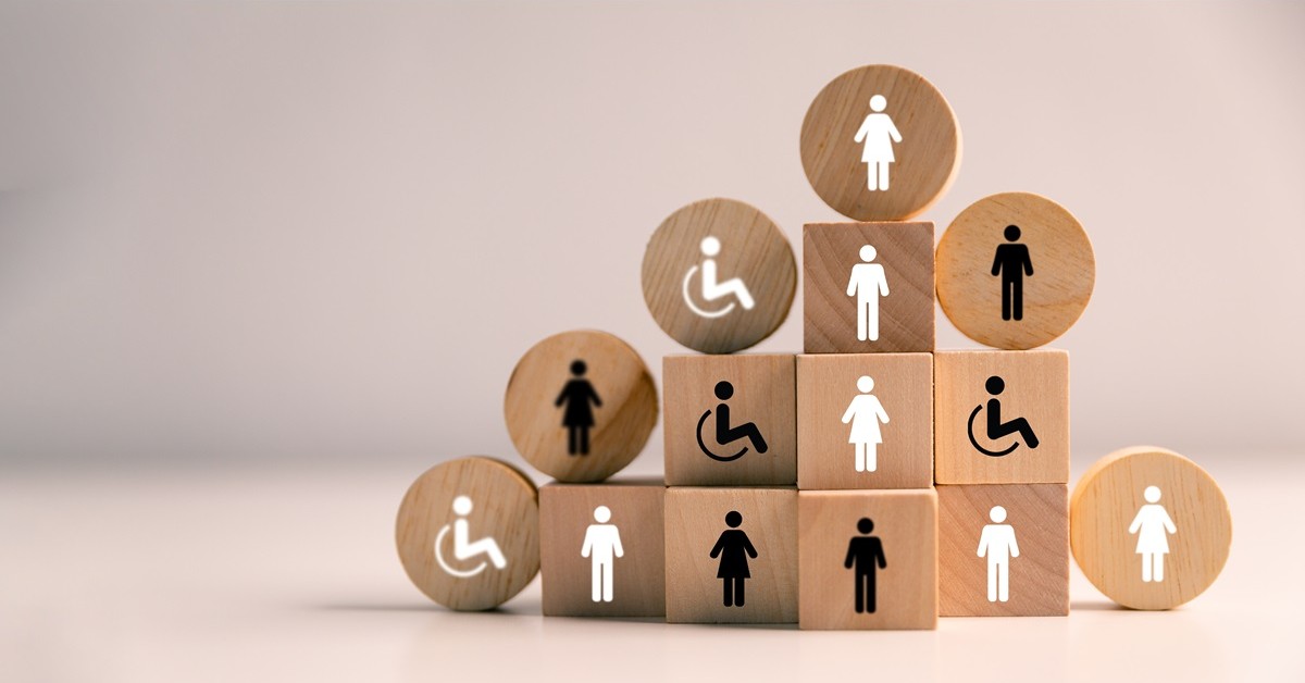 Setki tysięcy osób z niepełnosprawnościami mimo kompetencji i gotowości do działania, wciąż stoją pod drzwiami firm. Dlaczego pracodawcy nie dostrzegają ich potencjału?