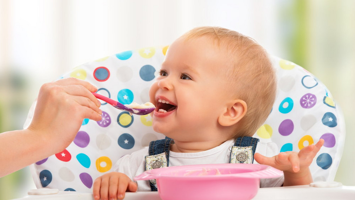 Mój synek skończył rok i 4 miesiące. Powoli do diety wprowadzam mu warzywa i owoce. Wydaje mi się, że ciągle je to samo. Jak urozmaicić mu posiłki? mama Antka