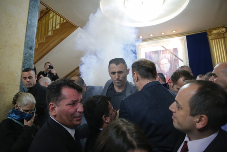 Gaz w sali parlamentu Kosowa