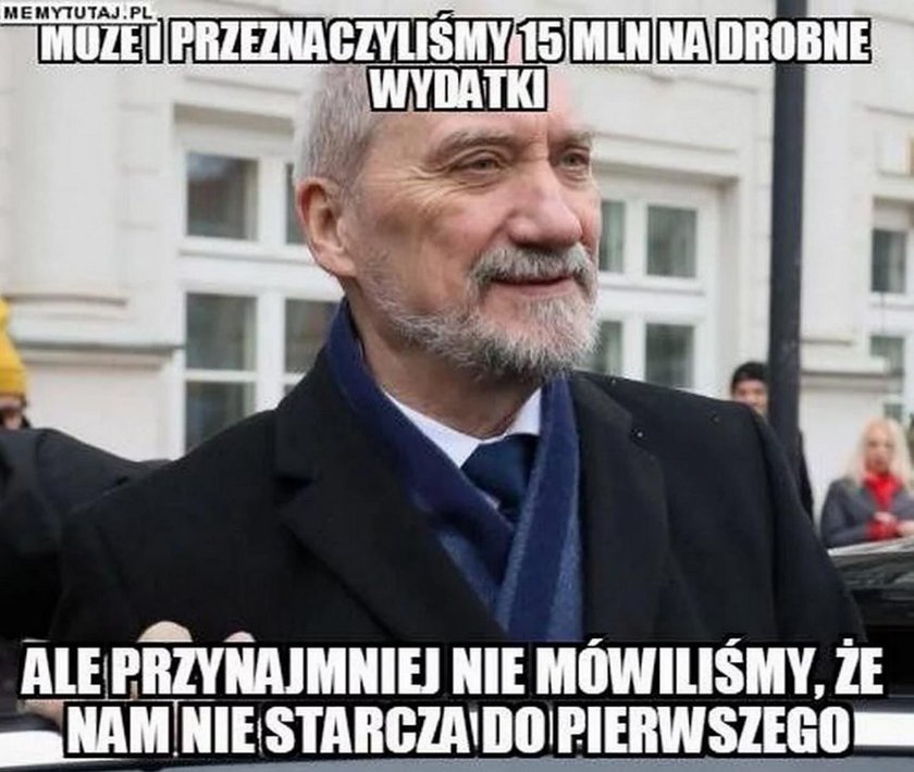 Tyle MON wydało na służbowe karty. MEMY