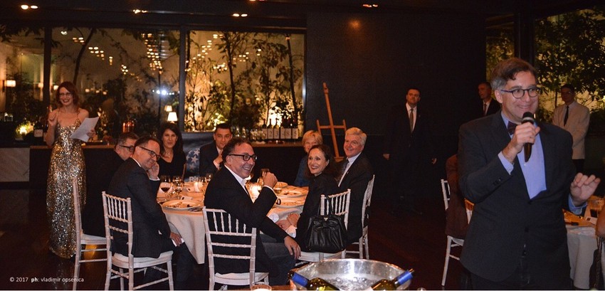 Selektor Bitefa Ivan Medenica drži govor na donatorskoj večeri