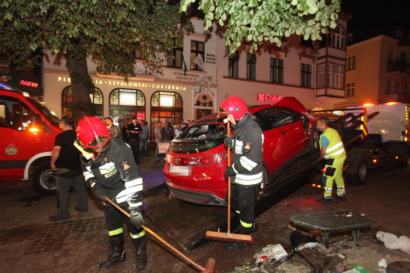 Auto wariata, który wjechał w tłum ludzi w Sopocie