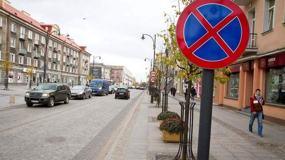 Straż miejska wystawia więcej mandatów na Lipowej. Kierowcy nie patrzą na nowe znaki.