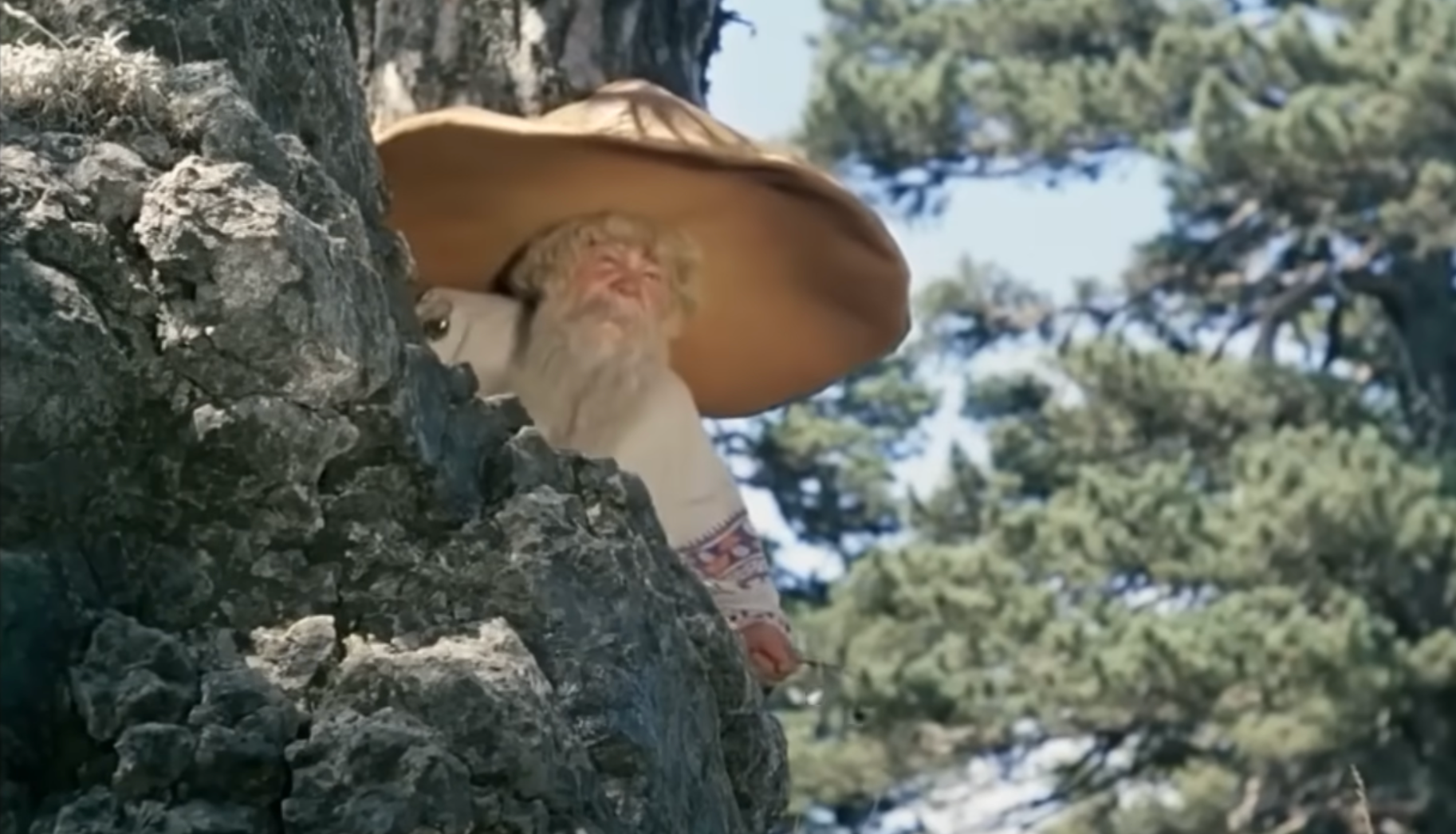 Dedka Hríbika v Mrázikovi si zahrala Galina Borisová.