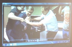 Prokuratura zaprezentowała film z akcji w redakcji tygodnika "Wprost"