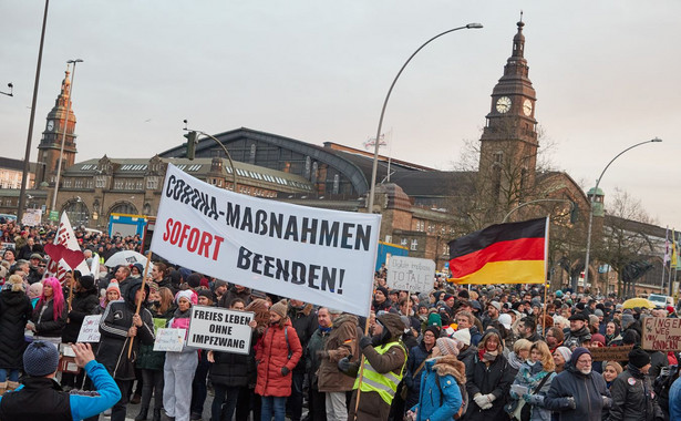 Protest przeciwników obostrzeń w Hamburgu