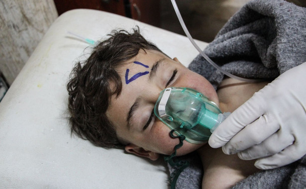 Ofiary ataku, prawdopodobnie gazowego, w Idlib, w Syrii