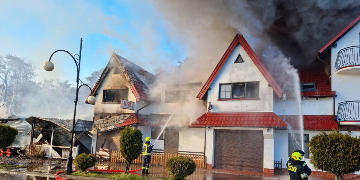 Groźny pożar w Łebie. Spłonęła restauracja "Łebska Chata"!