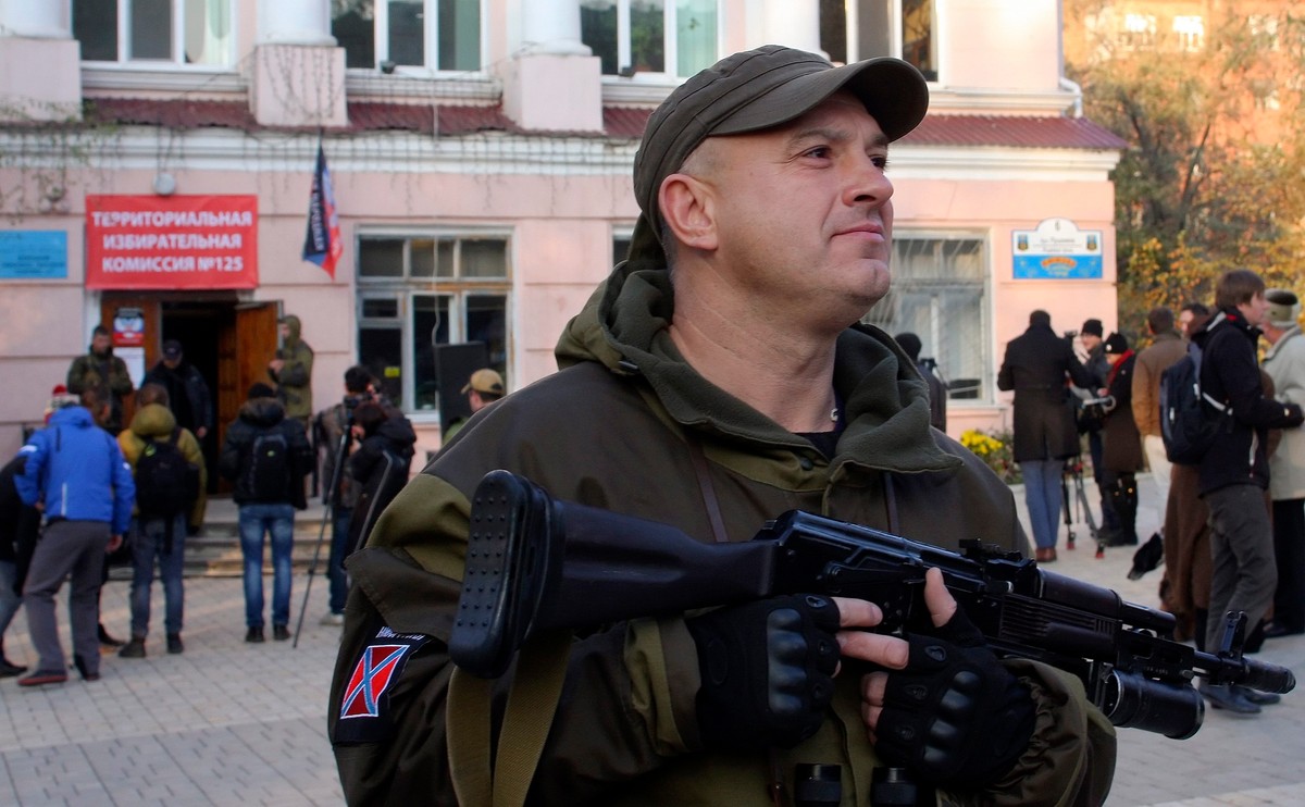 Separatysta pilnuje wyborów