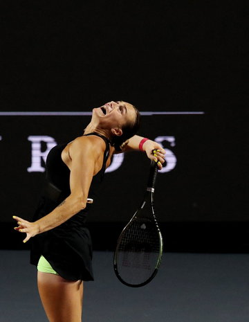 Swiatek bate Sabalenka e defronta Pegula na final das WTA Finals em ténis –  Observador