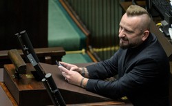 Policja tłumaczy się z wizyty w biurze posła Liroya-Marca: Nie byliśmy tam na polecenie ministra