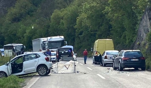 Lančani udes na ulazu u Rašku 