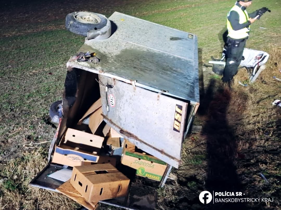 Pri nehode medzi Revúcou a Muránskou Dlhou Lúkou zomrel jeden človek. 