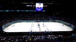 Skandal na igrzyskach olimpijskich. Rosyjska flaga na meczu USA - Czechy