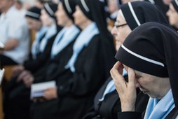 Kraków, 09.06.2013. Siostry zakonne podczas uroczystości beatyfikacyjnych 9 bm., w Sanktuarium Bożego Miłosierdzia w Krakowie-Łagiewnikach