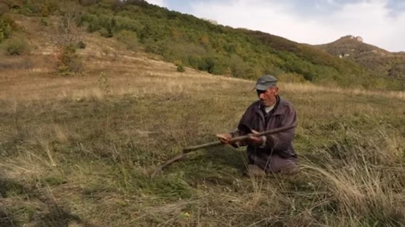 .U gradu nema domaćih proizvoda, a i lekar mu je savetovao da bude na čistom vazduhu