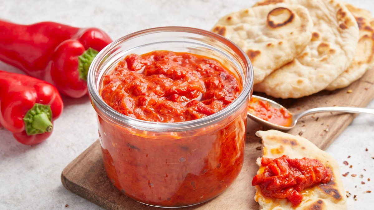 Najlepši starinski recept za makedonski ajvar od cepkanih paprika