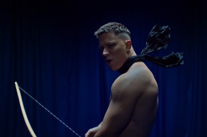 Relja Popović u spotu "Nemiri"