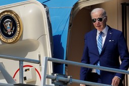 Prezydent USA Joe Biden na pokładzie samolotu Air Force One