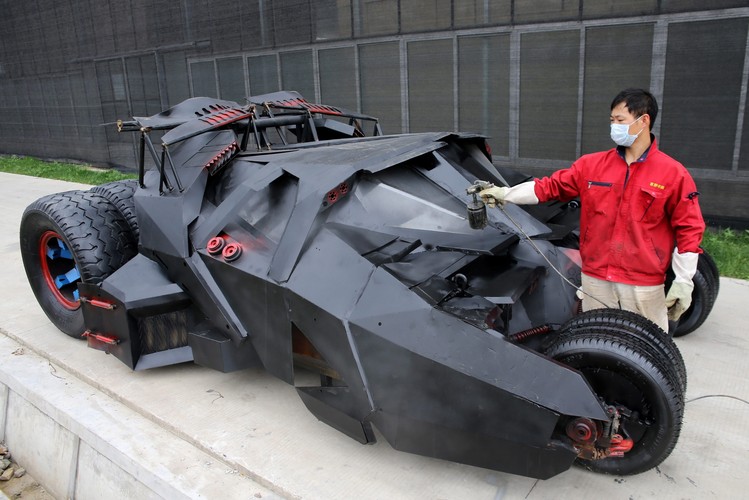 Chińczyk, Li Weilei zbudował batmobil