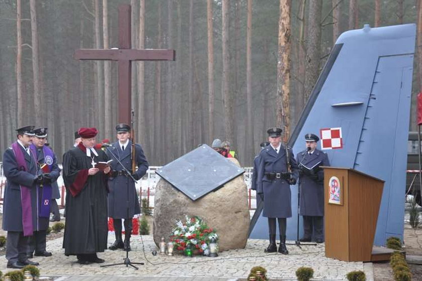 Zbierali haki na córkę ofiary katastrofy?!