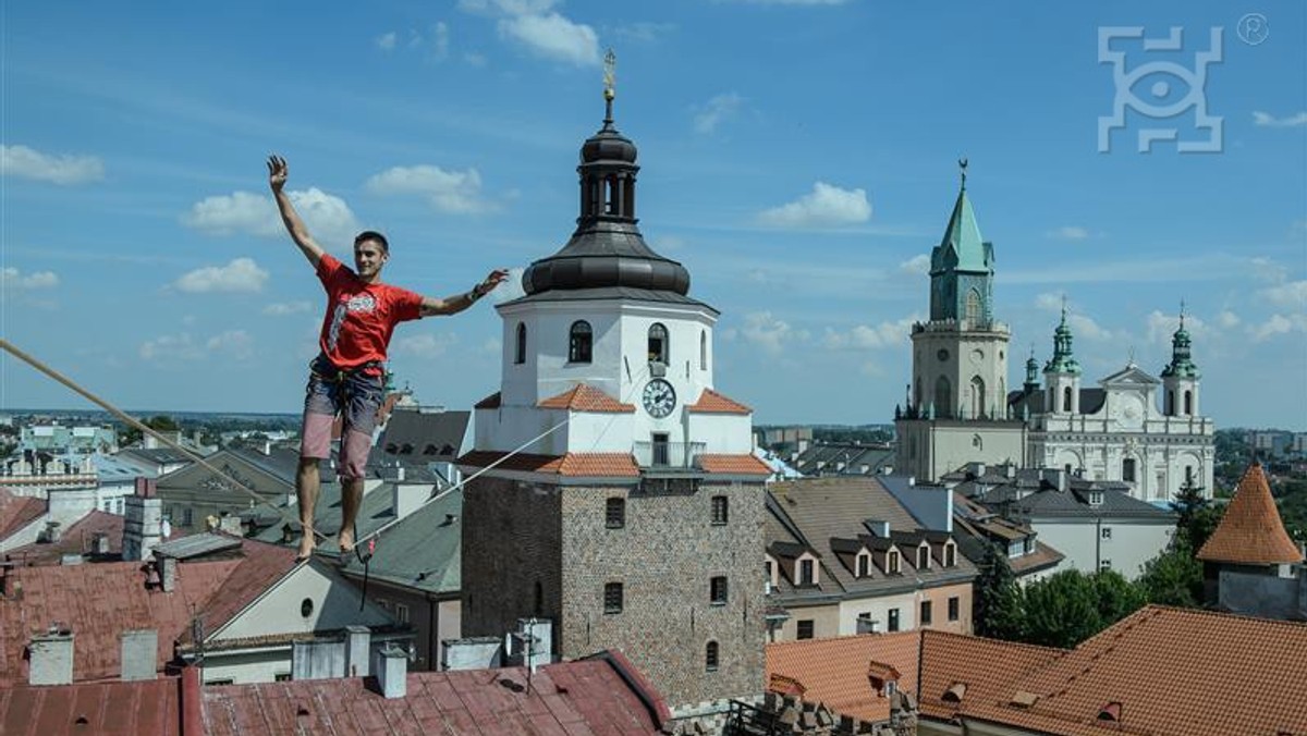 Przynajmniej 15 taśm zawiśnie nad głowami mieszkańców i turystów w ramach tegorocznej edycji Urban Highline Festival. Rozpocznie się już 25 lipca i potrwa do końca Carnavalu Sztukmistrzów. W imprezie udział weźmie ponad 300 zawodników z całego świata.