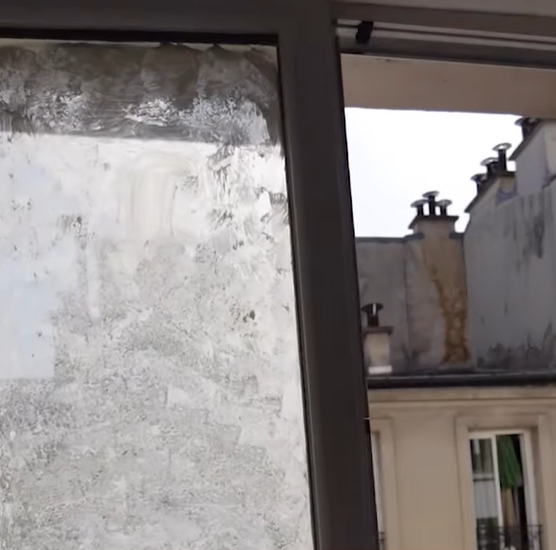 Krieda s vodou vytvorí na oknách ochrannú vrstvu.