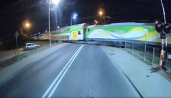 O krok od tragedii na przejeździe kolejowym. "To nie miało prawa się zdarzyć"