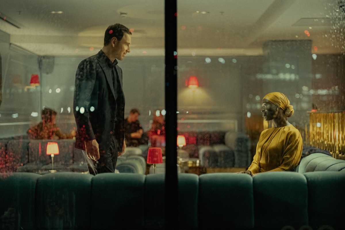 Michael Fassbender i Jodie Turner Smith w serialu "Agencja"