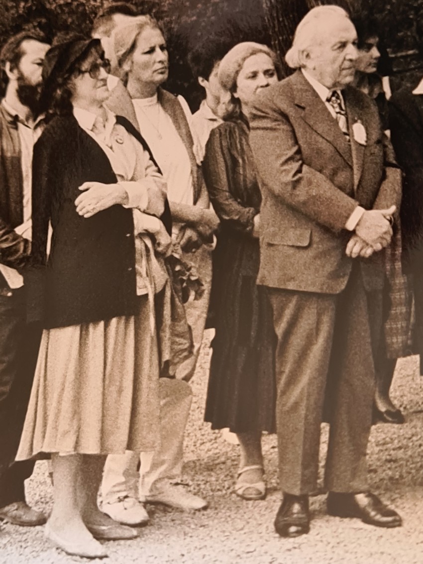 Dragutin Tadijanović i Vesna parun, iza Mira Alečković, Darinka Jevrić i Stevan Tontić na Strazilovu 1985