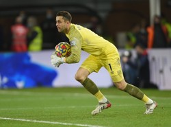 Fabiański dwa razy sięgał do siatki. Klopp zakażony koronawirusem