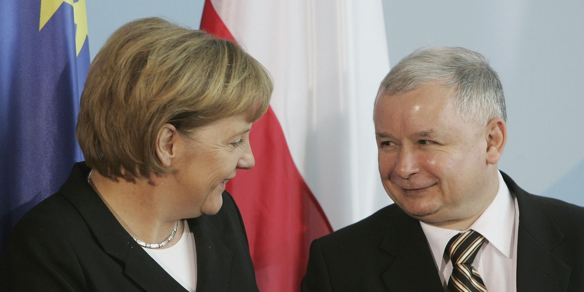 Jarosław Kaczyński chwali Merkel za podejście do sankcji wobec Rosji, krytykuje za politykę dotyczącą uchodźców