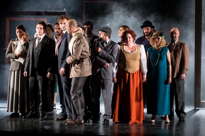 Scena iz predstave ''Jesenjin'' Novosadskog pozorišta