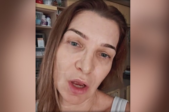 "Kažu mi: Ne daj Bože da izgledam kao ti! Kako zamišljate ženu u 54. godini?": Pevačica se snimila bez šminke, o njenoj objavi svi su brujali