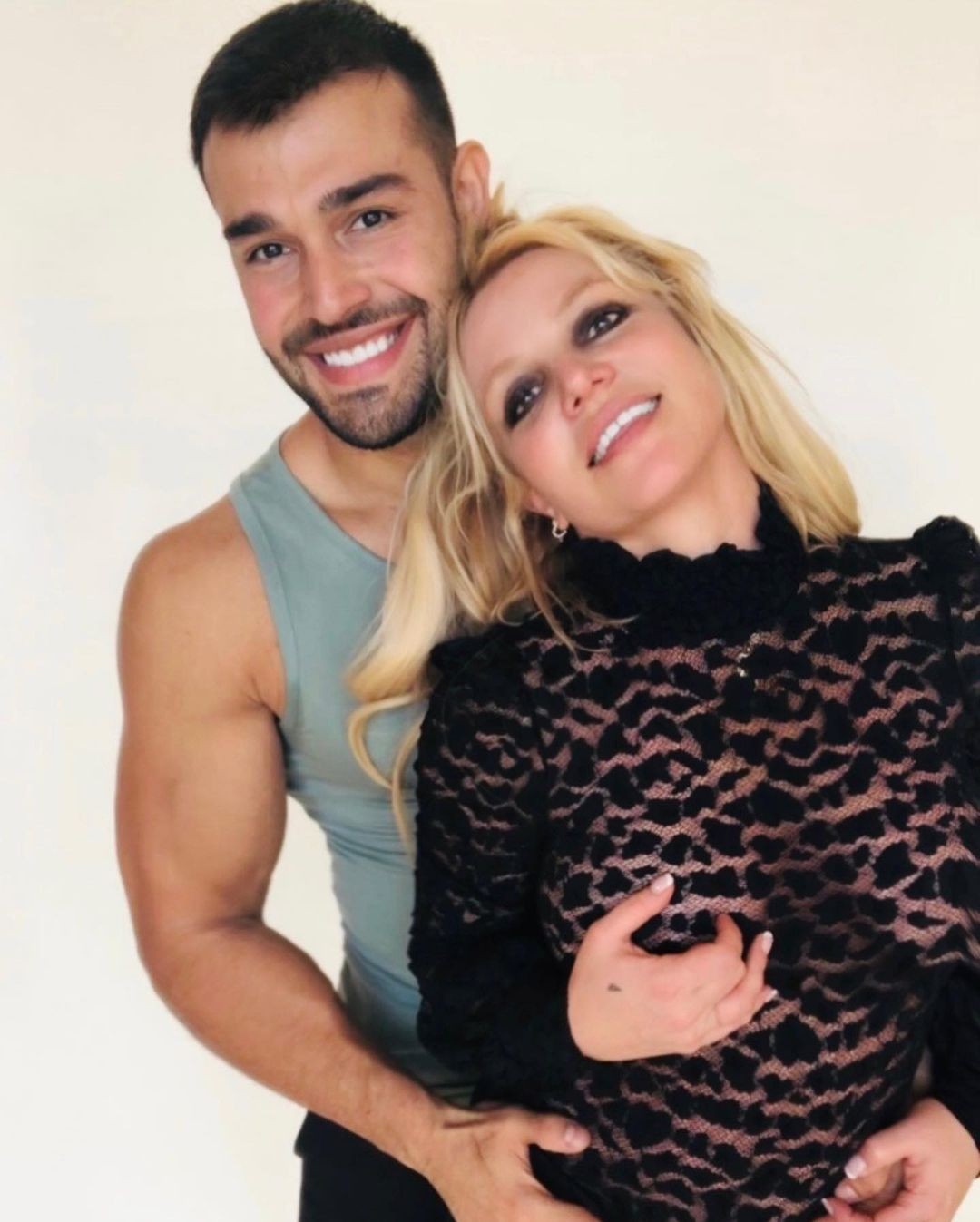 Sam Asghari s manželkou Britney Spears.