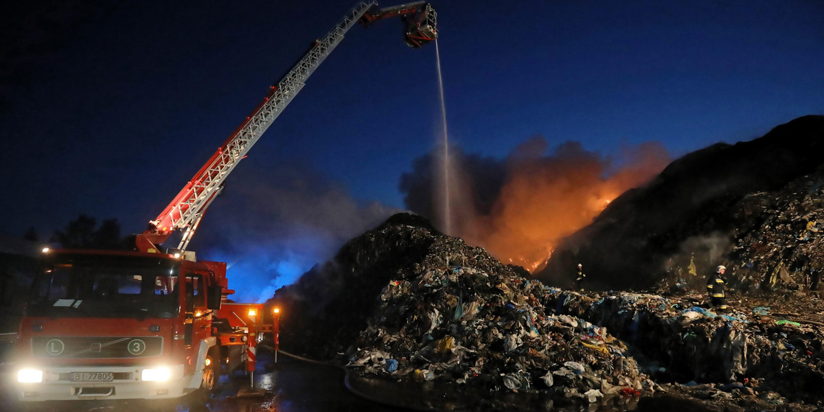 Pożar sortowni odpadów w Studziankach