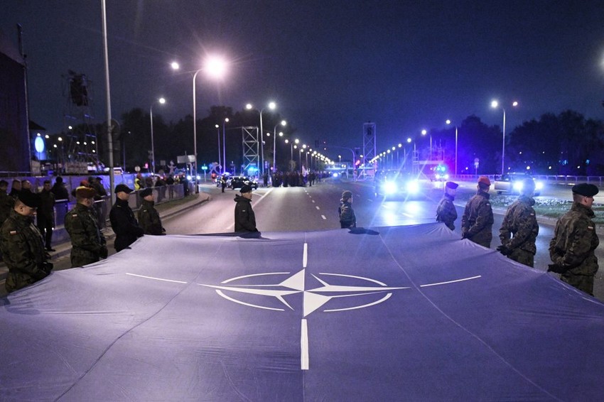 nato-zastava-foto-EPA-RADEK-PIETRUSZKA